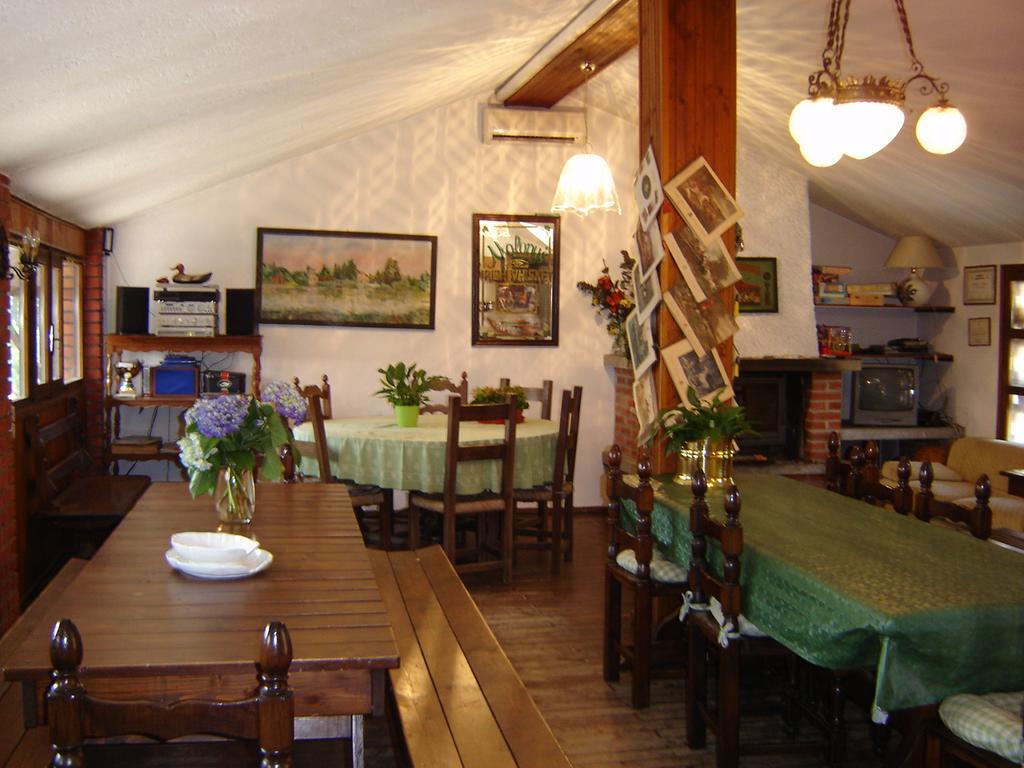 Agriturismo La Garzonera เวอร์จาเต ภายนอก รูปภาพ
